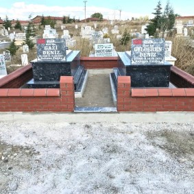 Aile Mezarlığı Duvarı